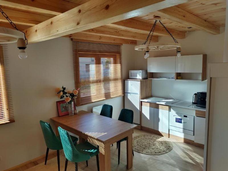 Kalinowy Sad Domki Z Jacuzzi I Sauna Mikołajki Luaran gambar