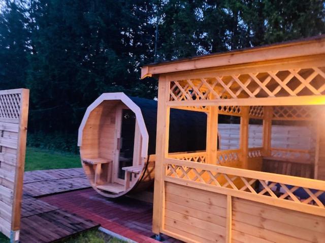 Kalinowy Sad Domki Z Jacuzzi I Sauna Mikołajki Luaran gambar
