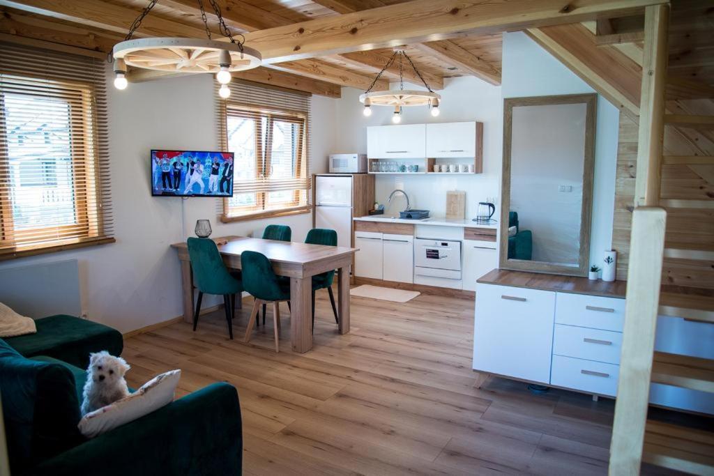 Kalinowy Sad Domki Z Jacuzzi I Sauna Mikołajki Luaran gambar